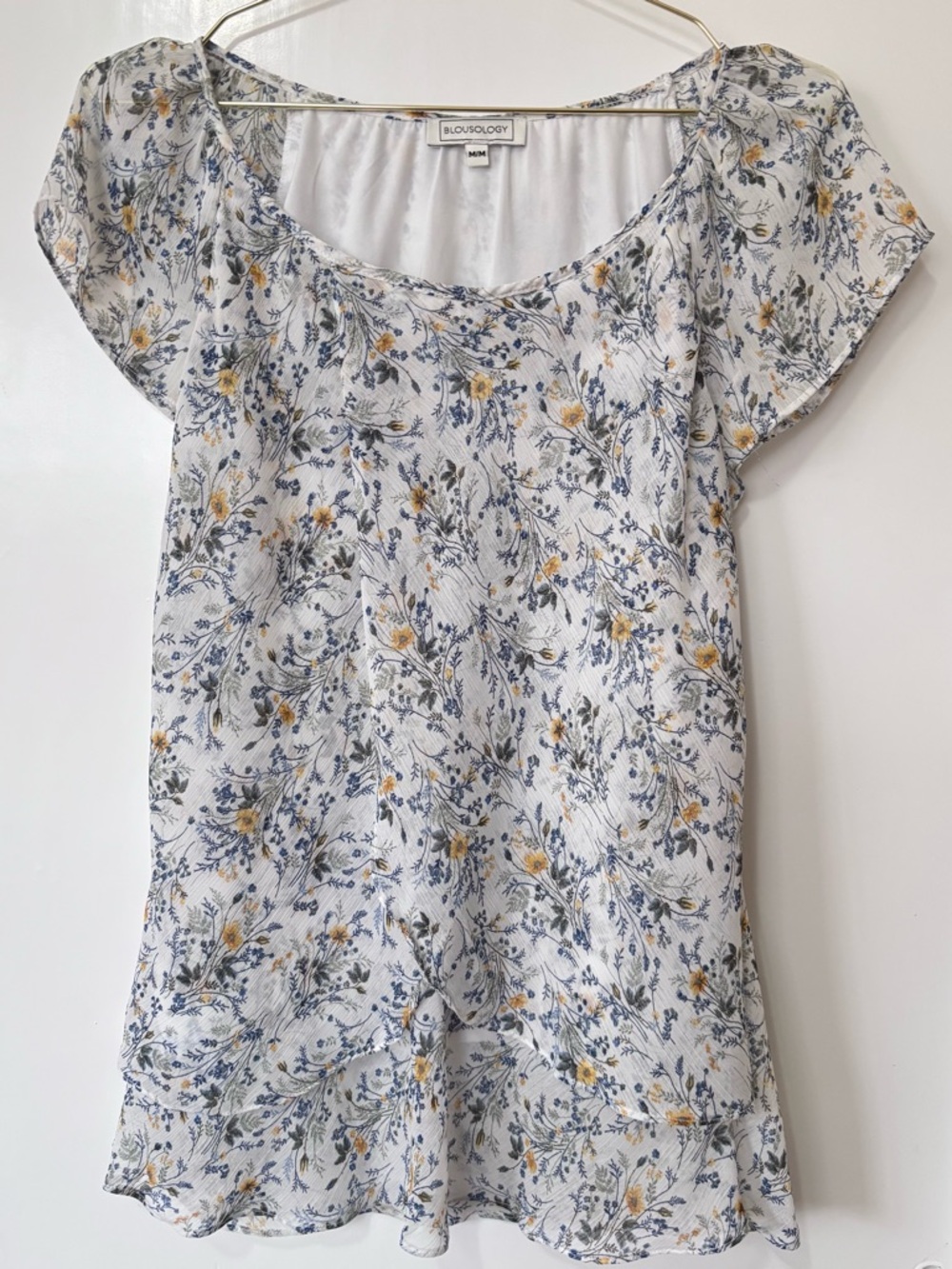 Blousology| Ivory, Blue & Yellow Floral Scoop-Neck Cap Sleeve Flowy Blouse Sz M